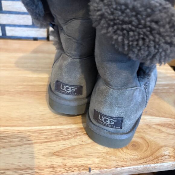 Ugg‎ Bailey Button Gray Boots - Picture 6 of 7